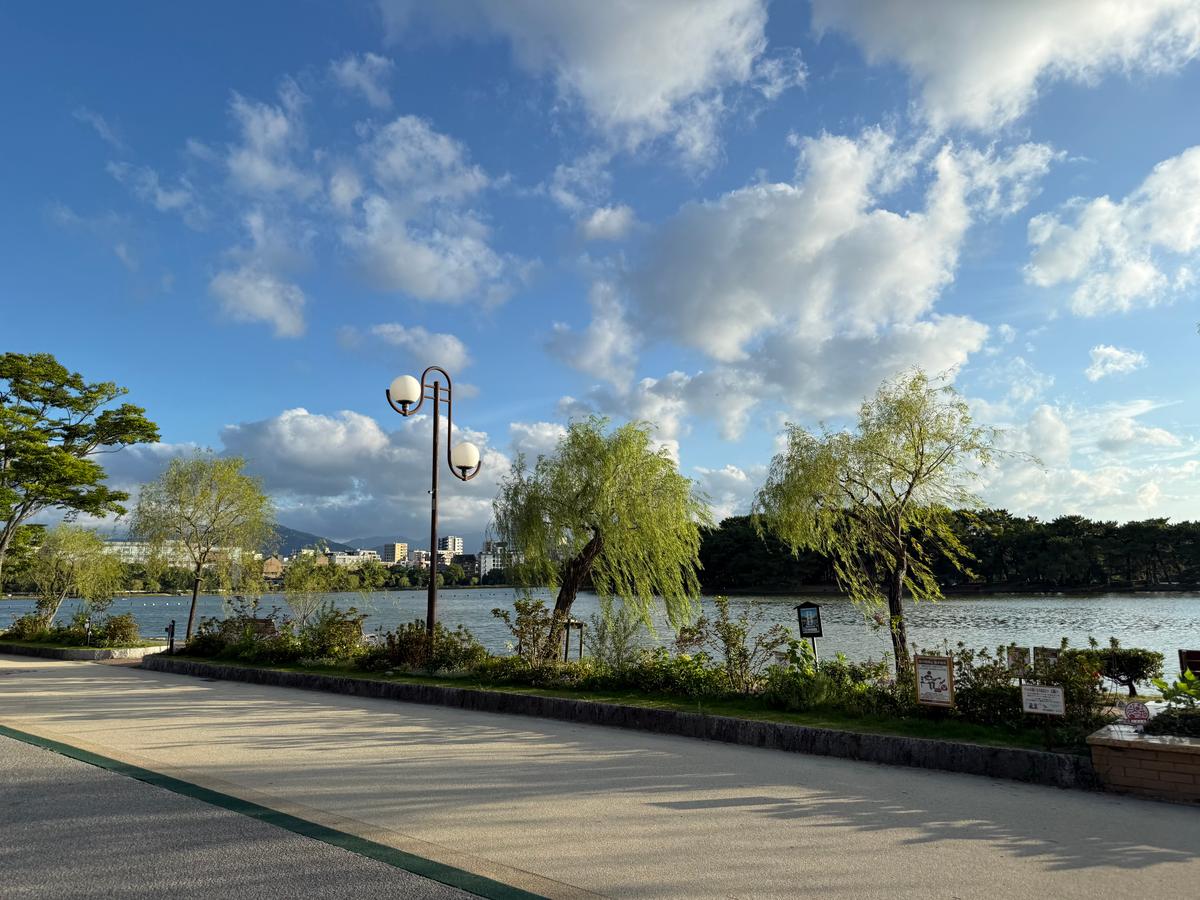 大濠公园湖畔与夏日云层