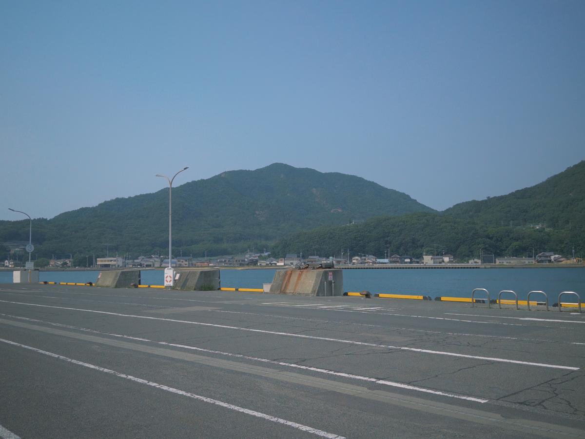 小豆岛港口与远山